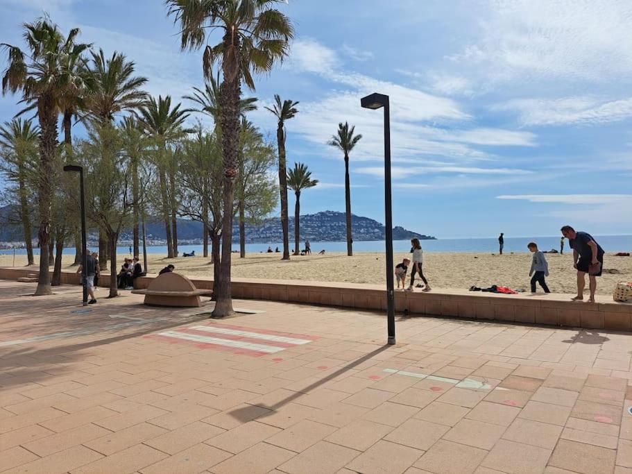 Holiday Center Apartamento Vistas Mar, Acceso Directo Playa Y Piscina Roses Exterior photo
